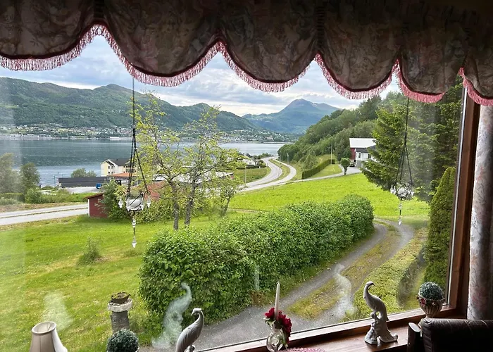 The Yellow House * Sykkylven